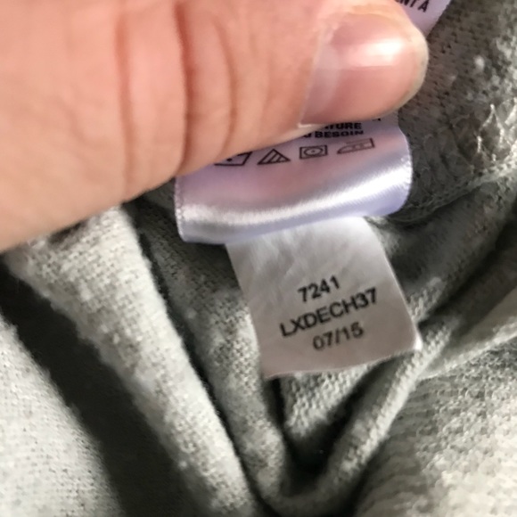 Gray Distressed Rose Sweater Aero - Picture 6 of 6